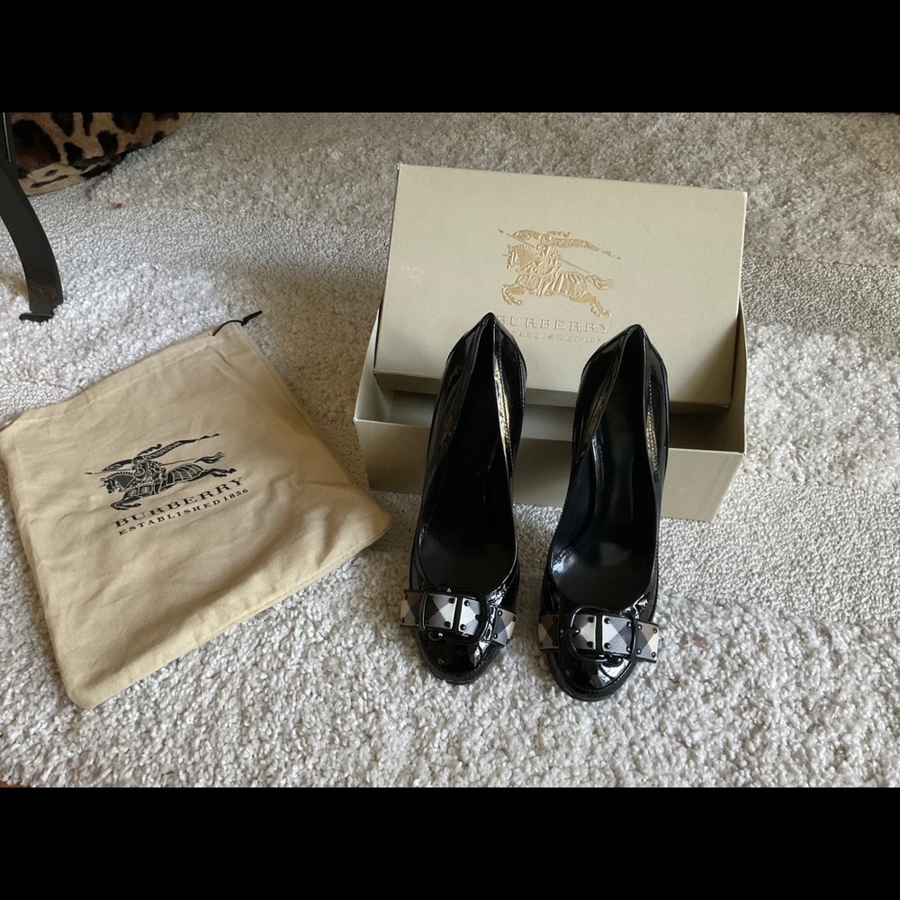 Burberry Armor Plate Buckle Pump - Picture 5 of 6